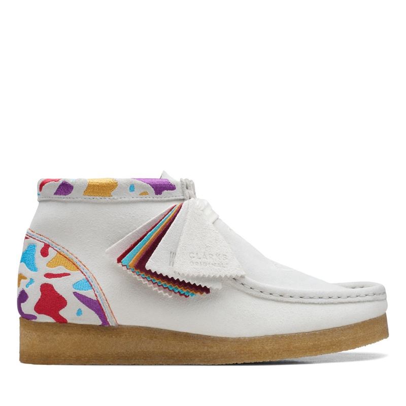 White Women's Clarks Combi Desert Boots | 2836459-AW