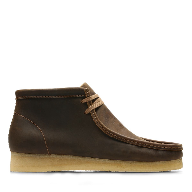 Brown Men\'s Clarks Beeswax Desert Boots | 6237950-UO